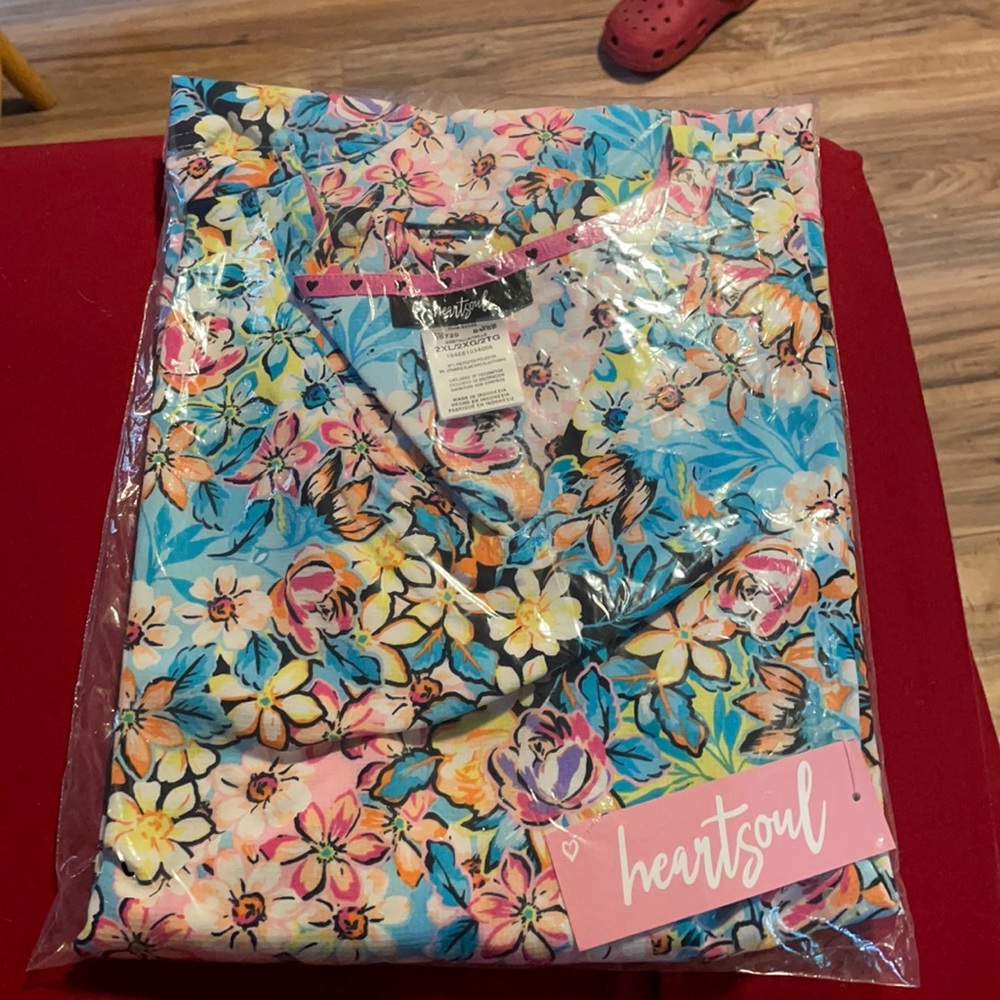 NWT Heartsoul women’s scrub top.